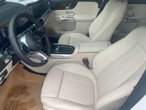 2025 Mercedes-Benz GLB 250 4MATIC