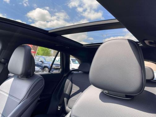 Polar White 2024 Mercedes-Benz GLC 300 4MATIC