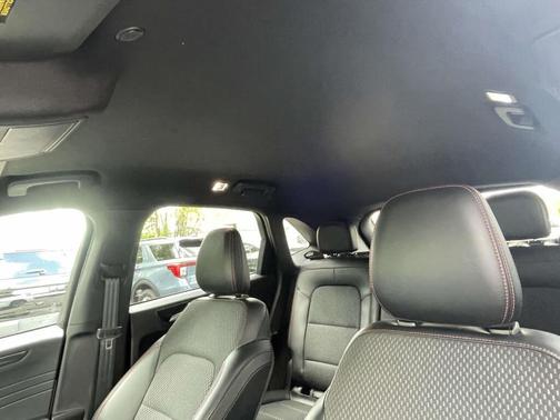 Star White Metallic Tri-Coat 2023 Ford Escape ST-Line
