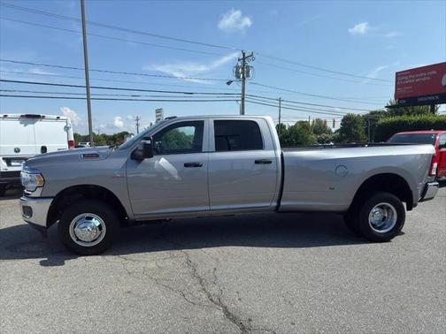 2024 RAM 3500 Tradesman Crew Cab 4x4 8 Box