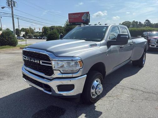 2024 RAM 3500 Tradesman Crew Cab 4x4 8 Box