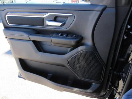 2024 RAM 1500 Big Horn Crew Cab 4x4 64' Box