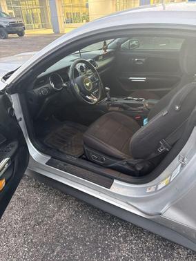 2016 Ford Mustang V6