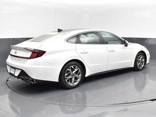 2022 Hyundai SONATA SEL