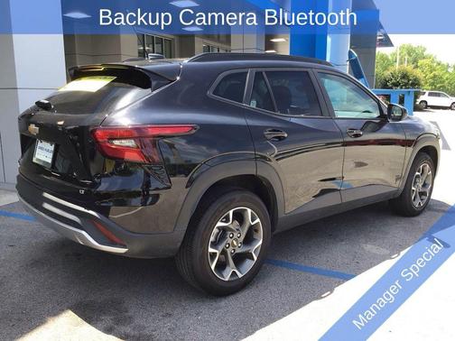 Mosaic Black Metallic 2025 Chevrolet Trax LT