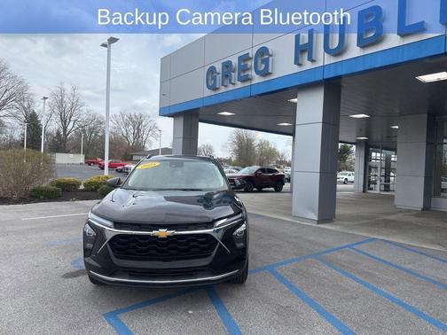 Mosaic Black Metallic 2025 Chevrolet Trax LT