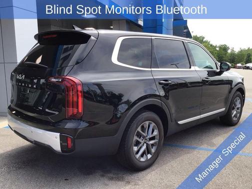 Ebony Black 2024 Kia Telluride LX