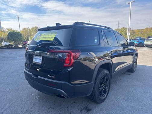 2023 GMC Acadia AWD AT4
