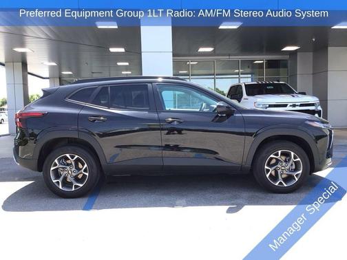 Mosaic Black Metallic 2025 Chevrolet Trax LT