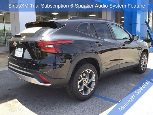 Mosaic Black Metallic 2025 Chevrolet Trax LT