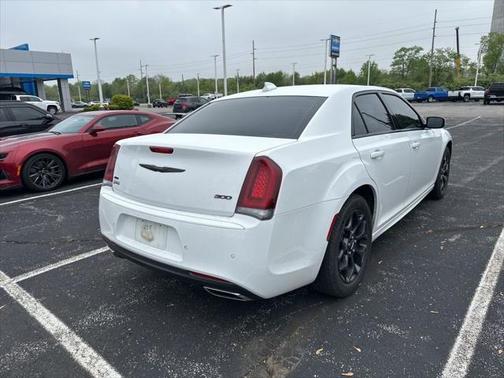 2021 Chrysler 300 Touring