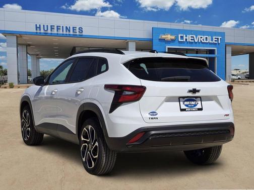 Summit White 2026 Chevrolet Trax 2RS