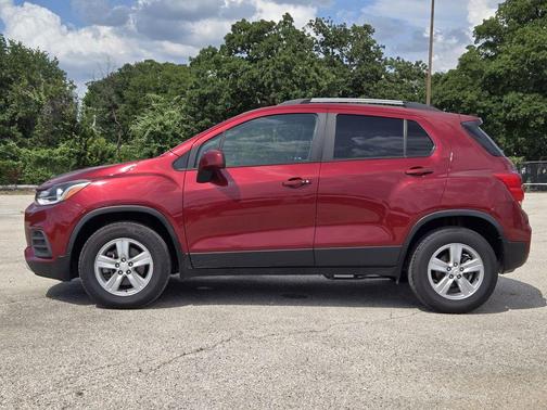 Crimson Metallic 2022 Chevrolet Trax LT