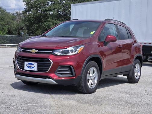 Crimson Metallic 2022 Chevrolet Trax LT