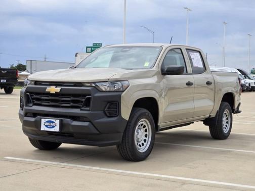 Sand Dune Metallic 2024 Chevrolet Colorado WT