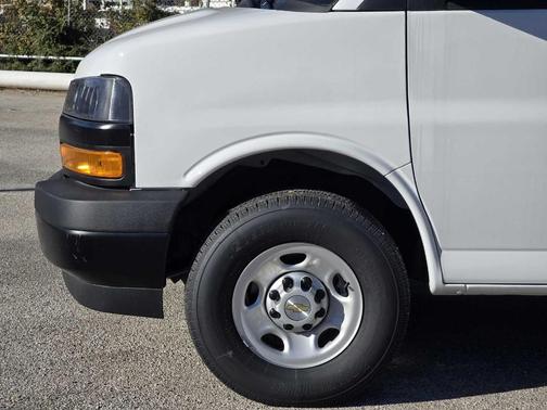2025 Chevrolet Express 2500 Work Van