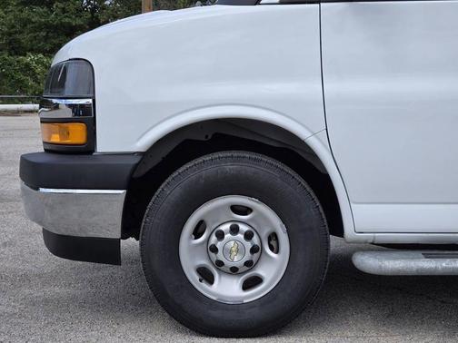 Summit White 2024 Chevrolet Express 2500 Work Van