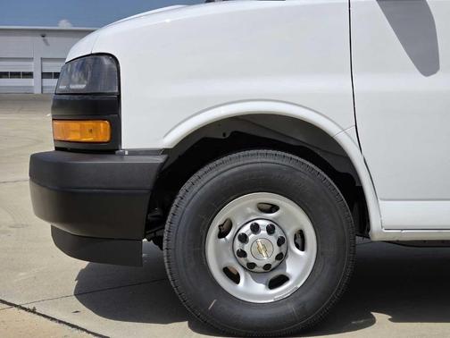 2026 Chevrolet Express 3500 LS