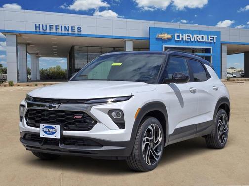 Iridescent Pearl Tricoat 2026 Chevrolet Trailblazer RS