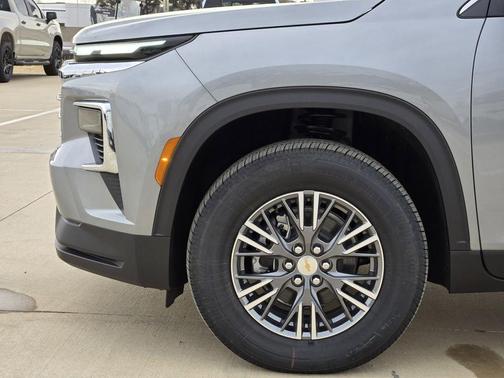 Sterling Gray Metallic 2026 Chevrolet Traverse LT