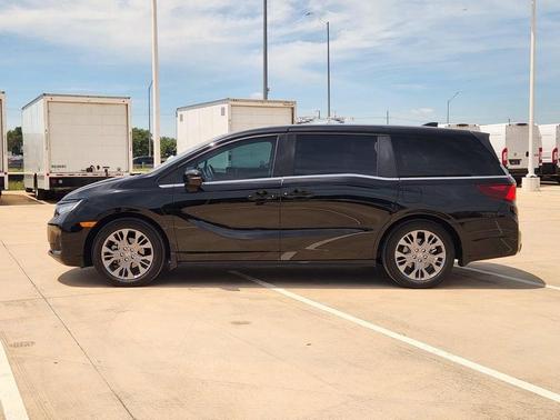Crystal Black Pearl 2026 Honda Odyssey Touring