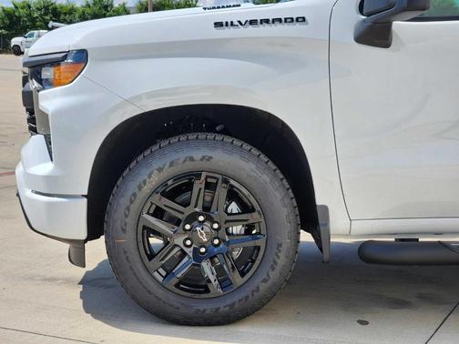2025 Chevrolet Silverado 1500 Custom