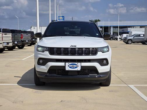 Bright White Clearcoat 2023 Jeep Compass Altitude