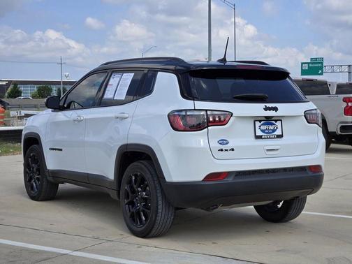 Bright White Clearcoat 2023 Jeep Compass Altitude