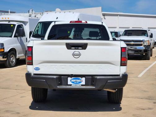 2023 Nissan Frontier S