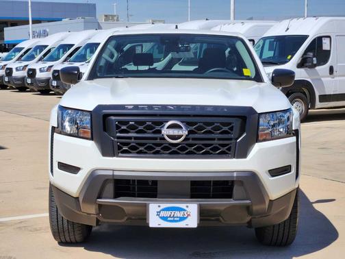 2023 Nissan Frontier S