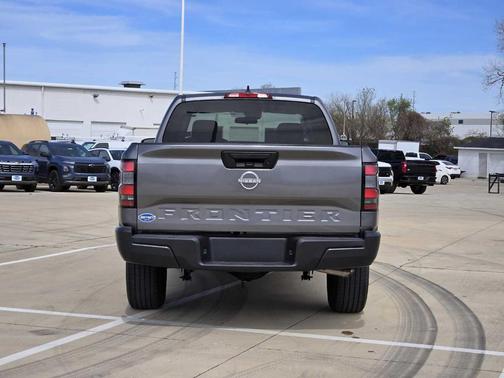 2022 Nissan Frontier S