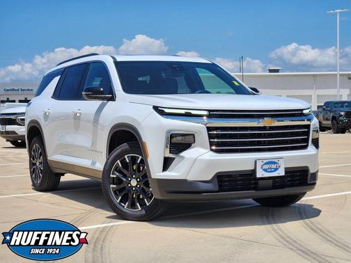 Summit White 2026 Chevrolet Traverse LT