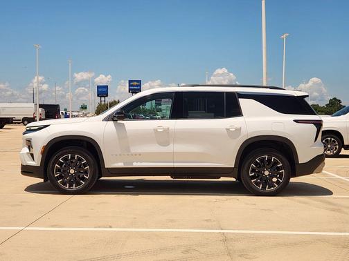 Summit White 2026 Chevrolet Traverse LT