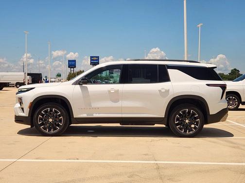 Summit White 2026 Chevrolet Traverse LT