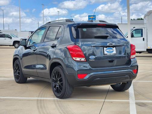 Shadow Gray Metallic 2022 Chevrolet Trax LT