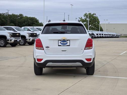 Summit White 2018 Chevrolet Trax LT