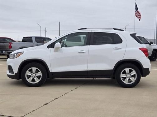 Summit White 2018 Chevrolet Trax LT