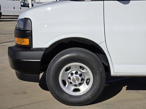 Summit White 2026 Chevrolet Express 2500 Work Van