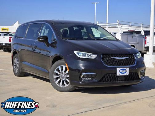 2024 Chrysler Pacifica Hybrid Select