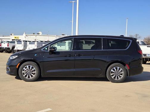 2024 Chrysler Pacifica Hybrid Select