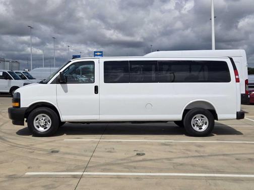 2025 Chevrolet Express 3500 LS
