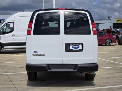 2025 Chevrolet Express 3500 LS