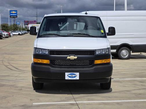 2025 Chevrolet Express 3500 LS