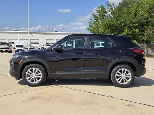 Mosaic Black Metallic 2023 Chevrolet Trailblazer LS