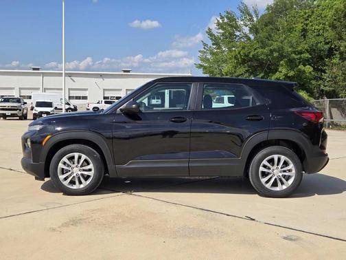 Mosaic Black Metallic 2023 Chevrolet Trailblazer LS