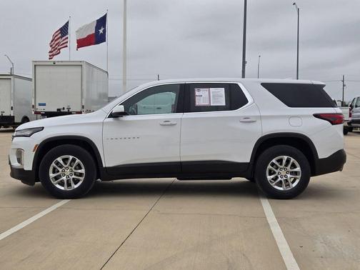 Summit White 2022 Chevrolet Traverse LS