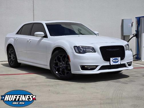 2022 Chrysler 300 Touring L