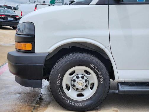 2022 Chevrolet Express 3500 LS
