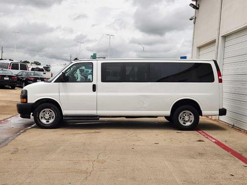 2022 Chevrolet Express 3500 LS
