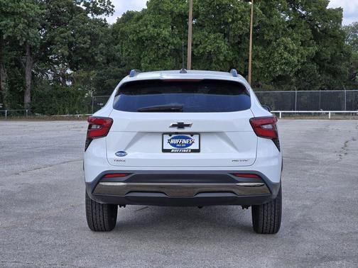 Summit White 2024 Chevrolet Trax ACTIV